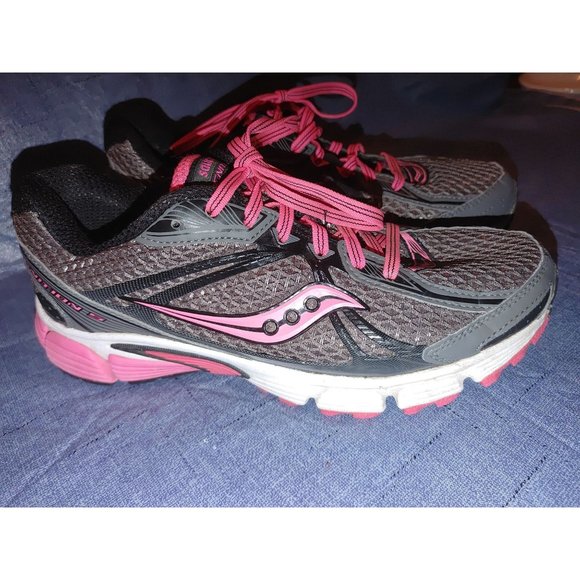 Saucony Shoes - WOMENS SAUCONY SNEAKERS BLACK AND PINK SIZE 8